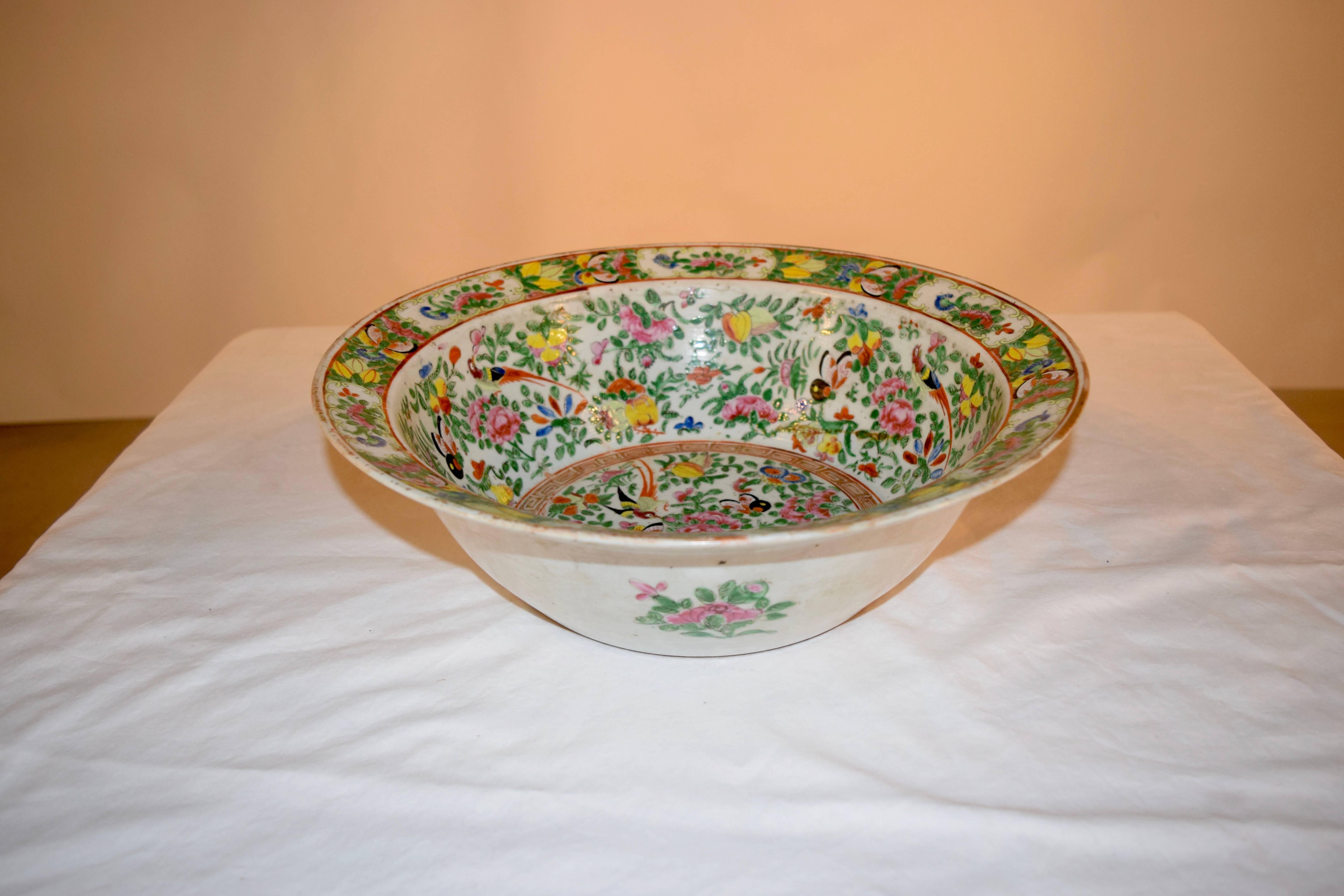 Hand-Painted 19th Century Export Bowl For Sale