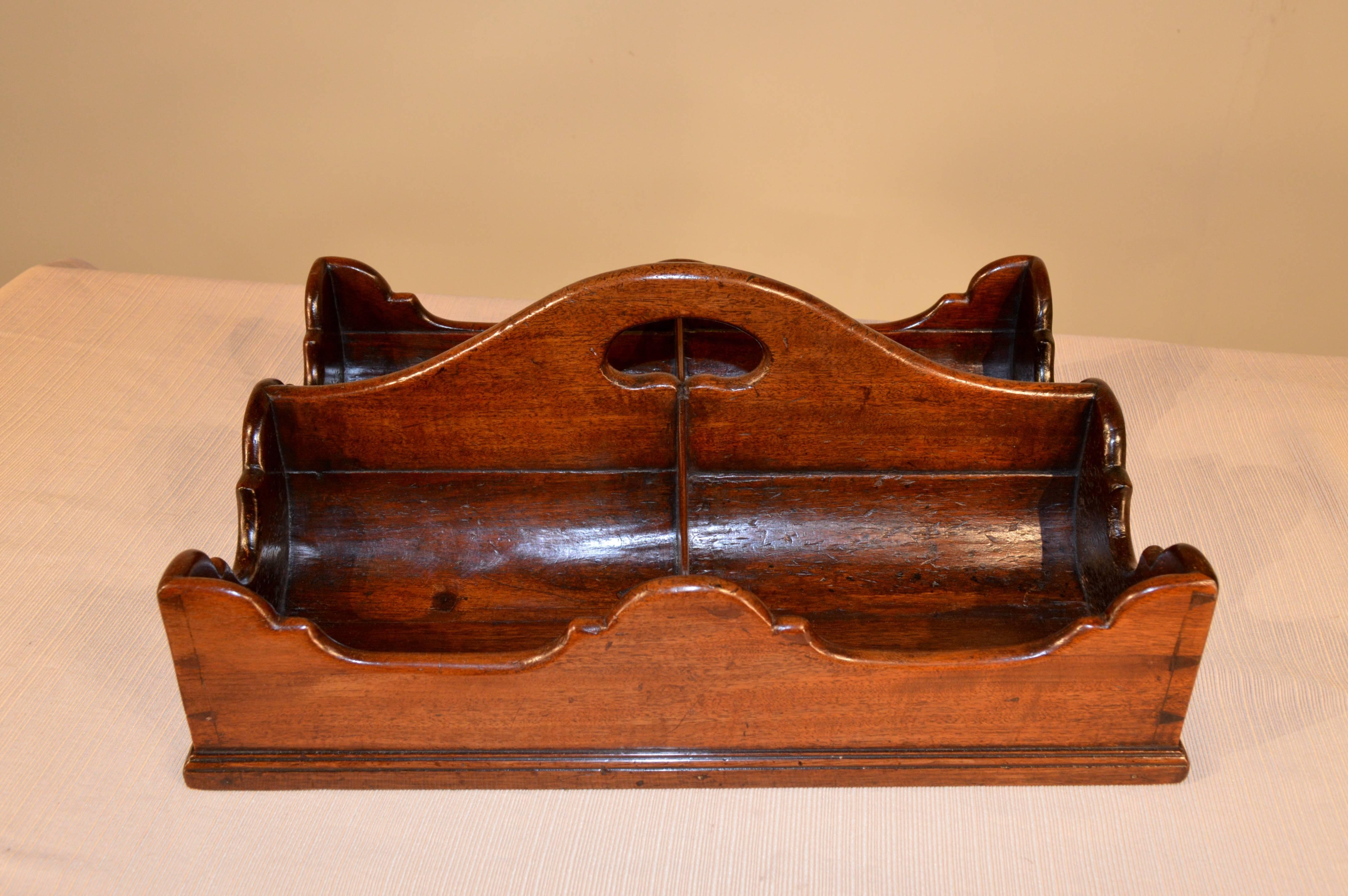 George III Mahogany Wine Caddy In Excellent Condition In High Point, NC