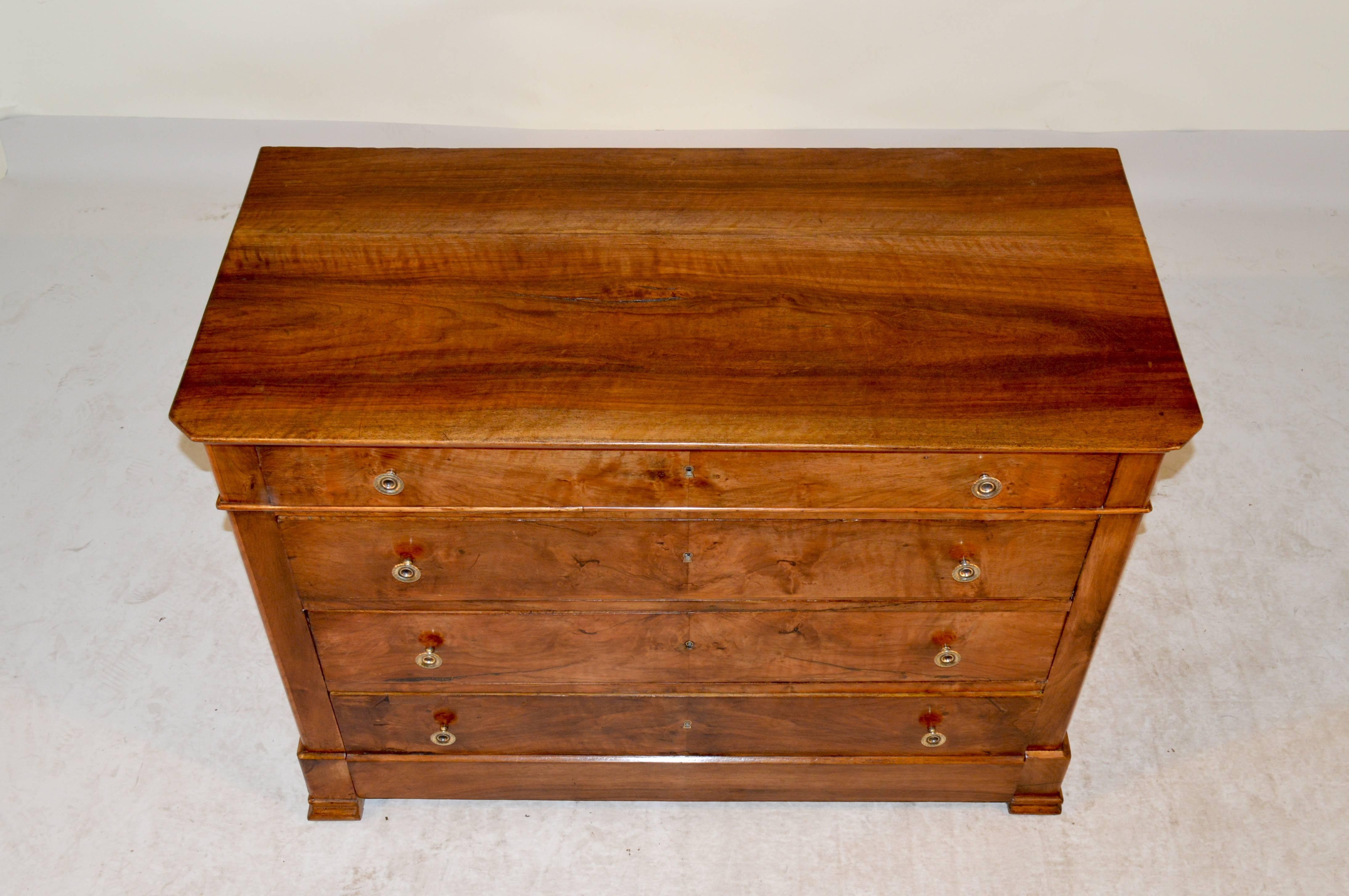 Burl 19th Century Louis Phillipe Commode in Walnut