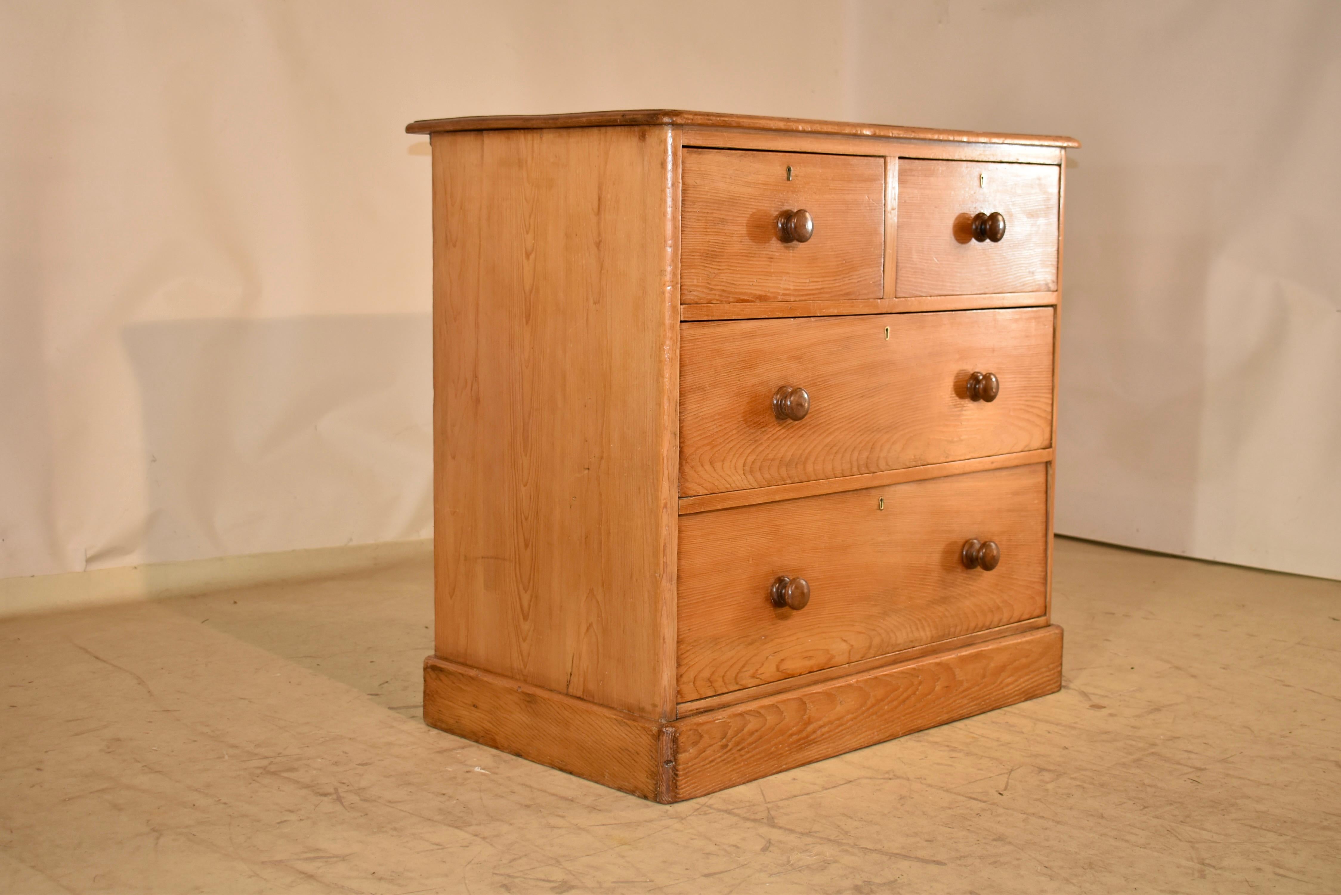 18th Century English Pine Chest of Drawers In Good Condition For Sale In High Point, NC