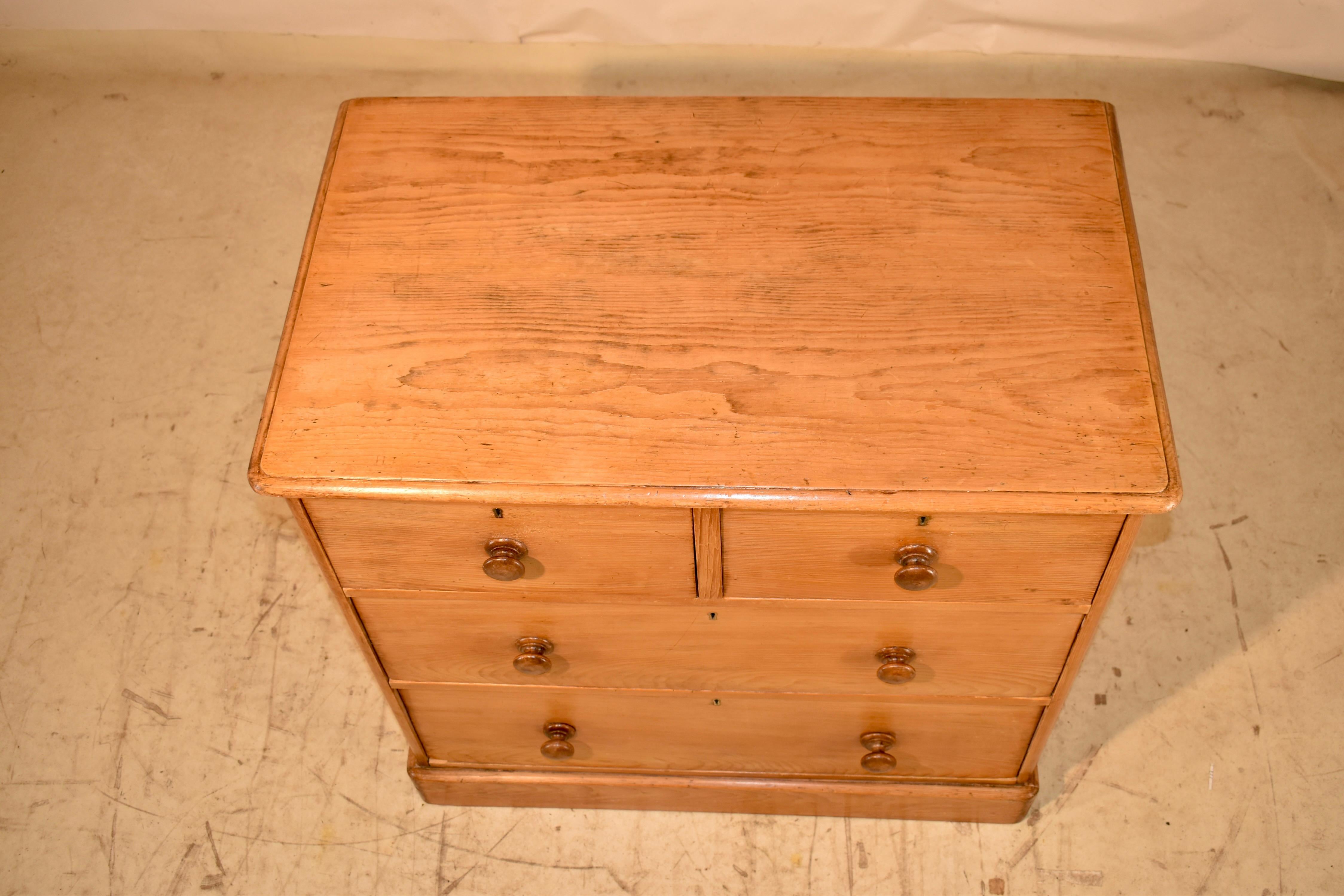 18th Century English Pine Chest of Drawers For Sale 4
