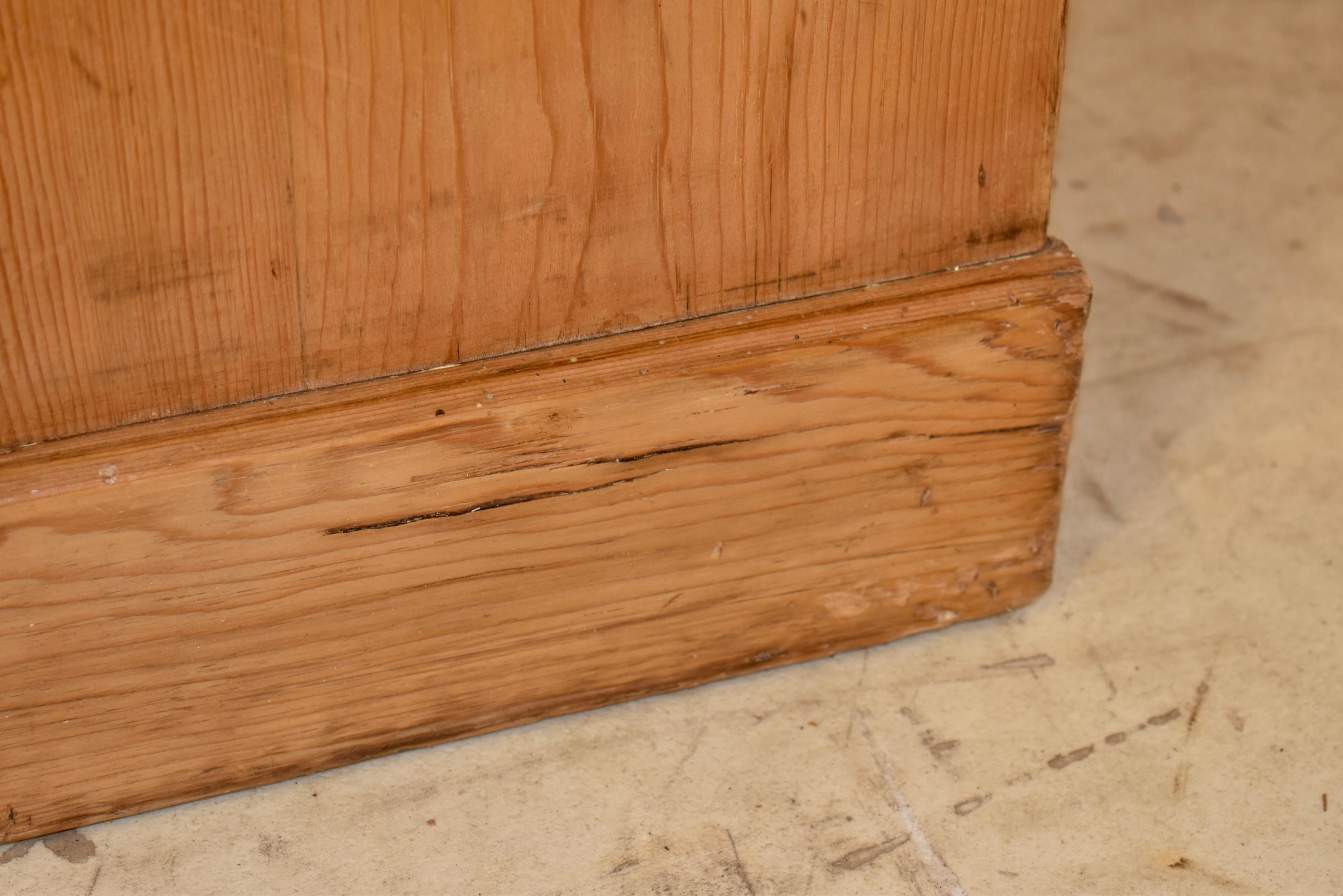18th Century English Pine Chest of Drawers For Sale 3