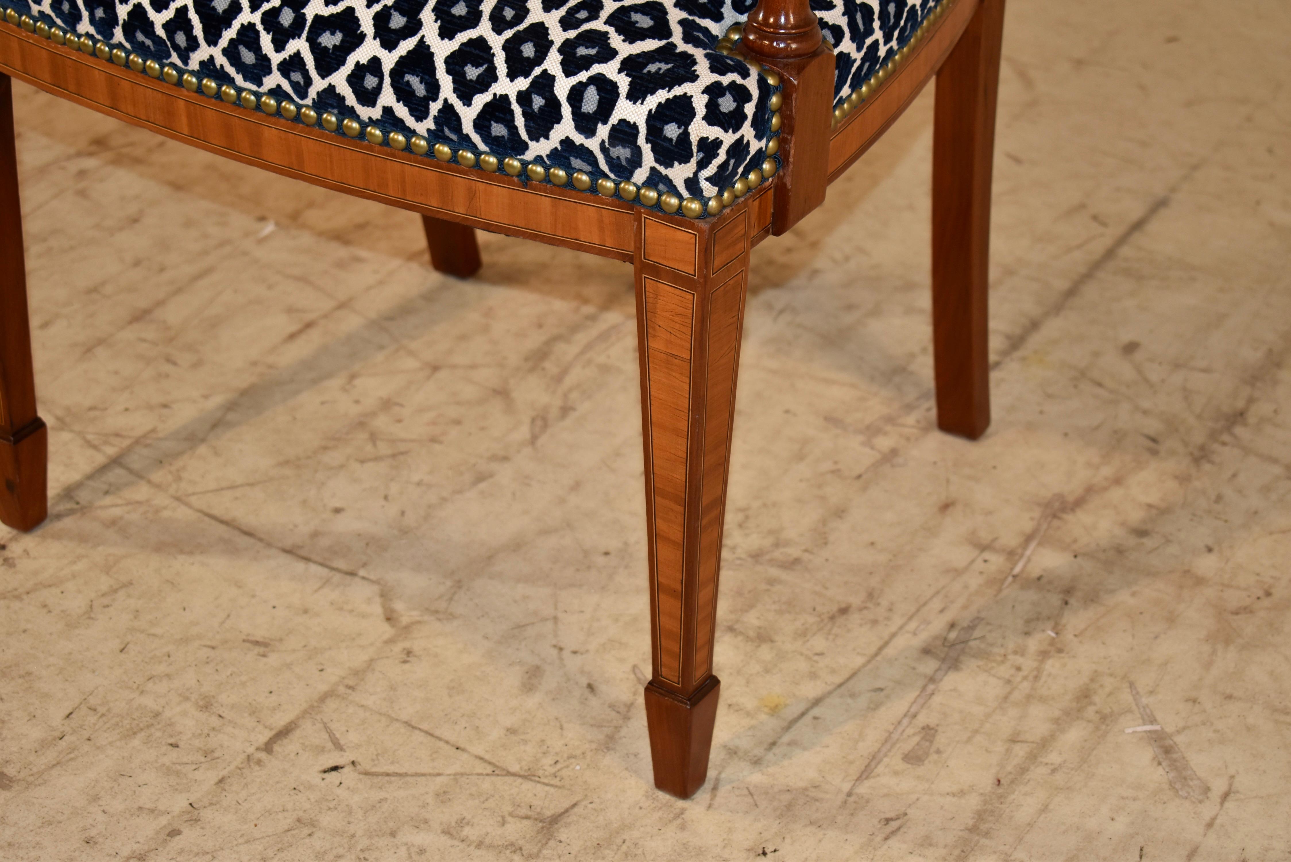 Français Chaise à accoudoirs en acajou de style Régence française, Circa 1940's en vente