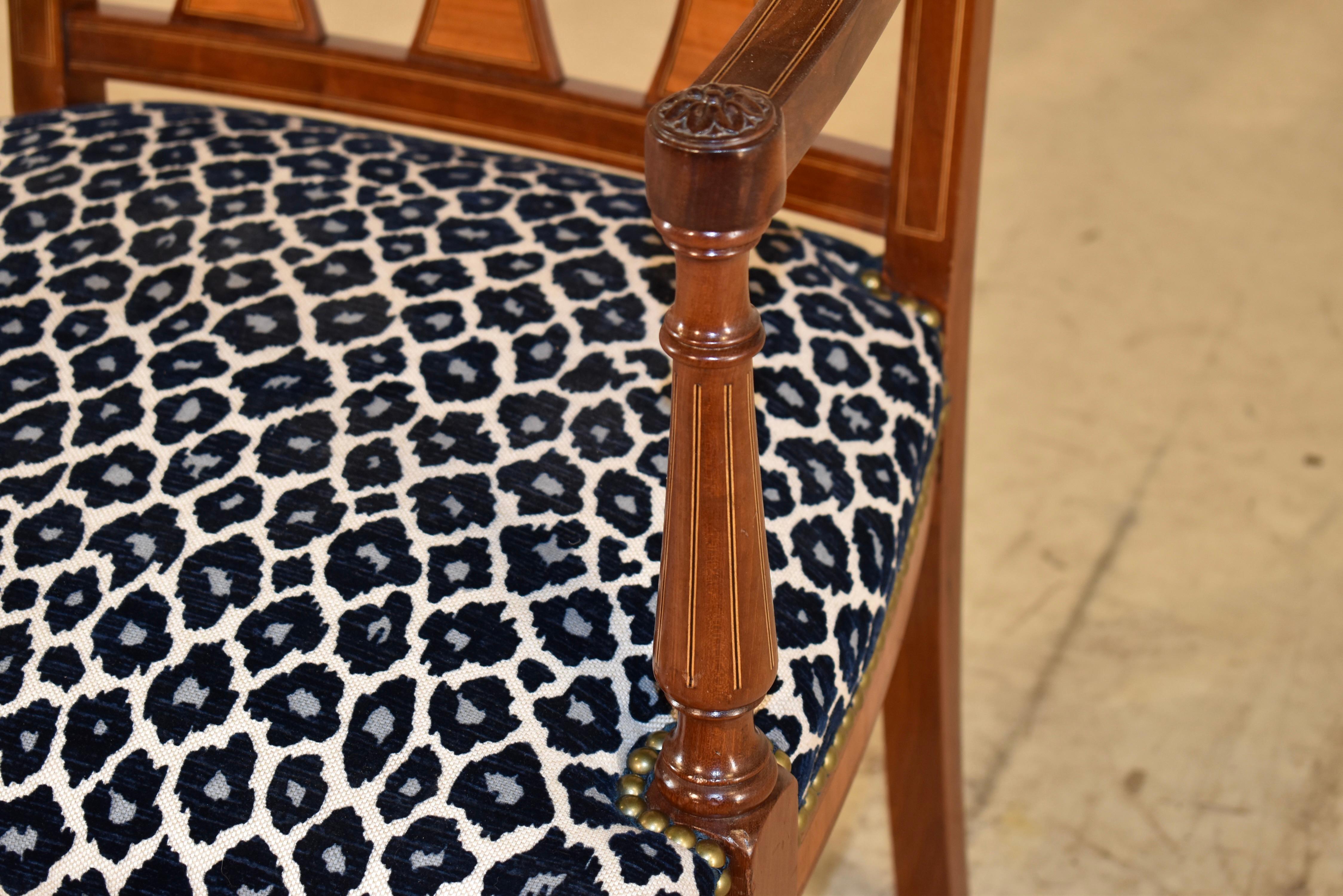 Chaise à accoudoirs en acajou de style Régence française, Circa 1940's Bon état - En vente à High Point, NC