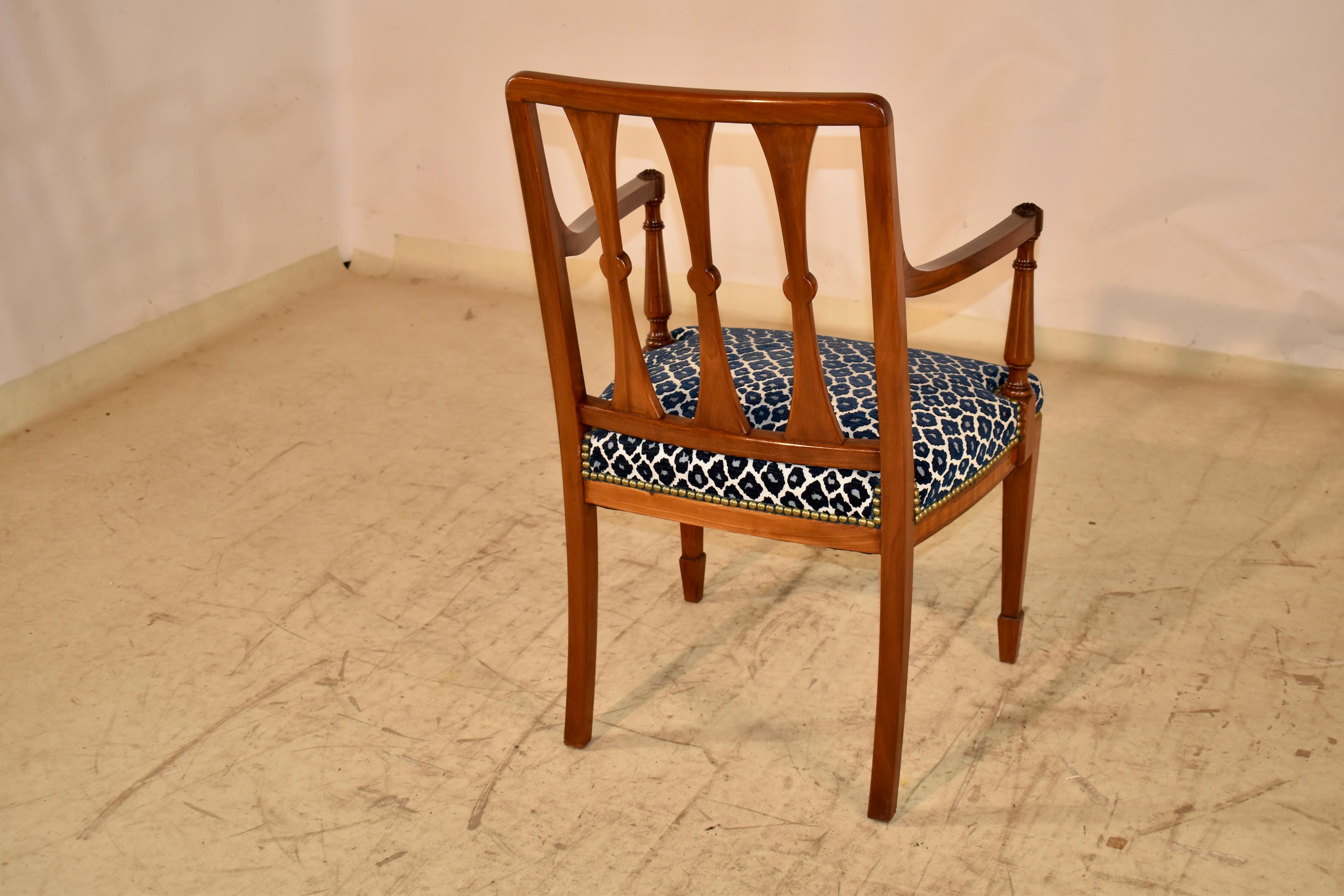Chaise à accoudoirs en acajou de style Régence française, Circa 1940's en vente 1