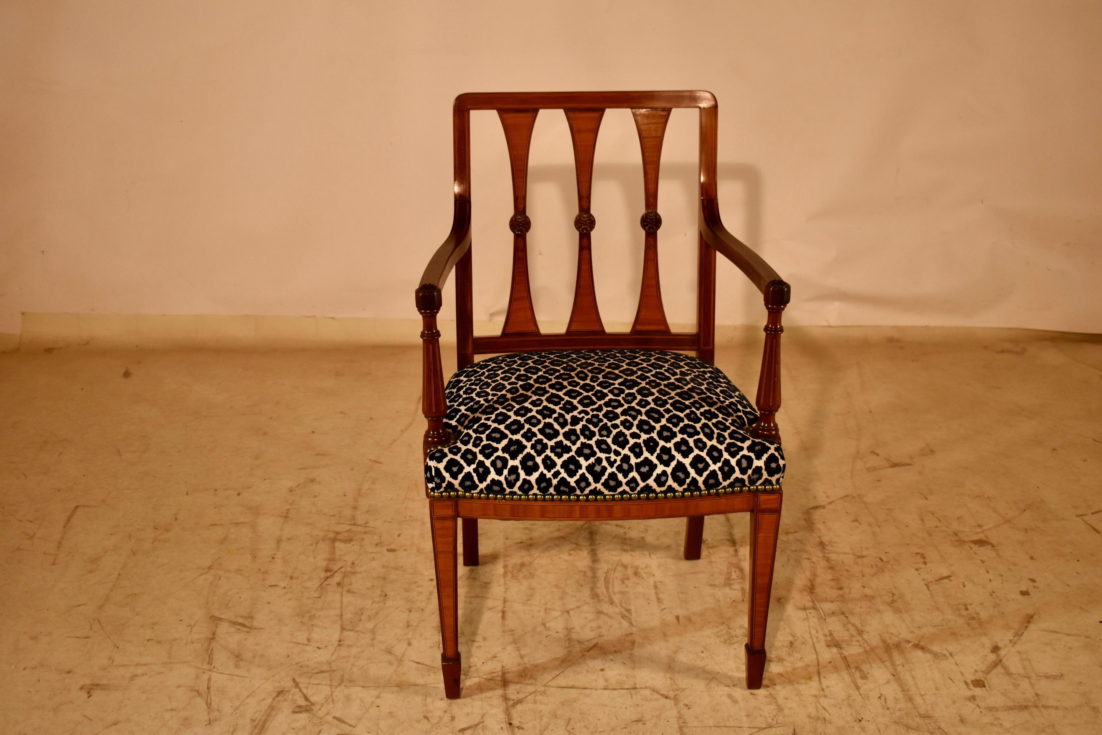 Chaise à accoudoirs en acajou de style Régence française, Circa 1940's en vente 4