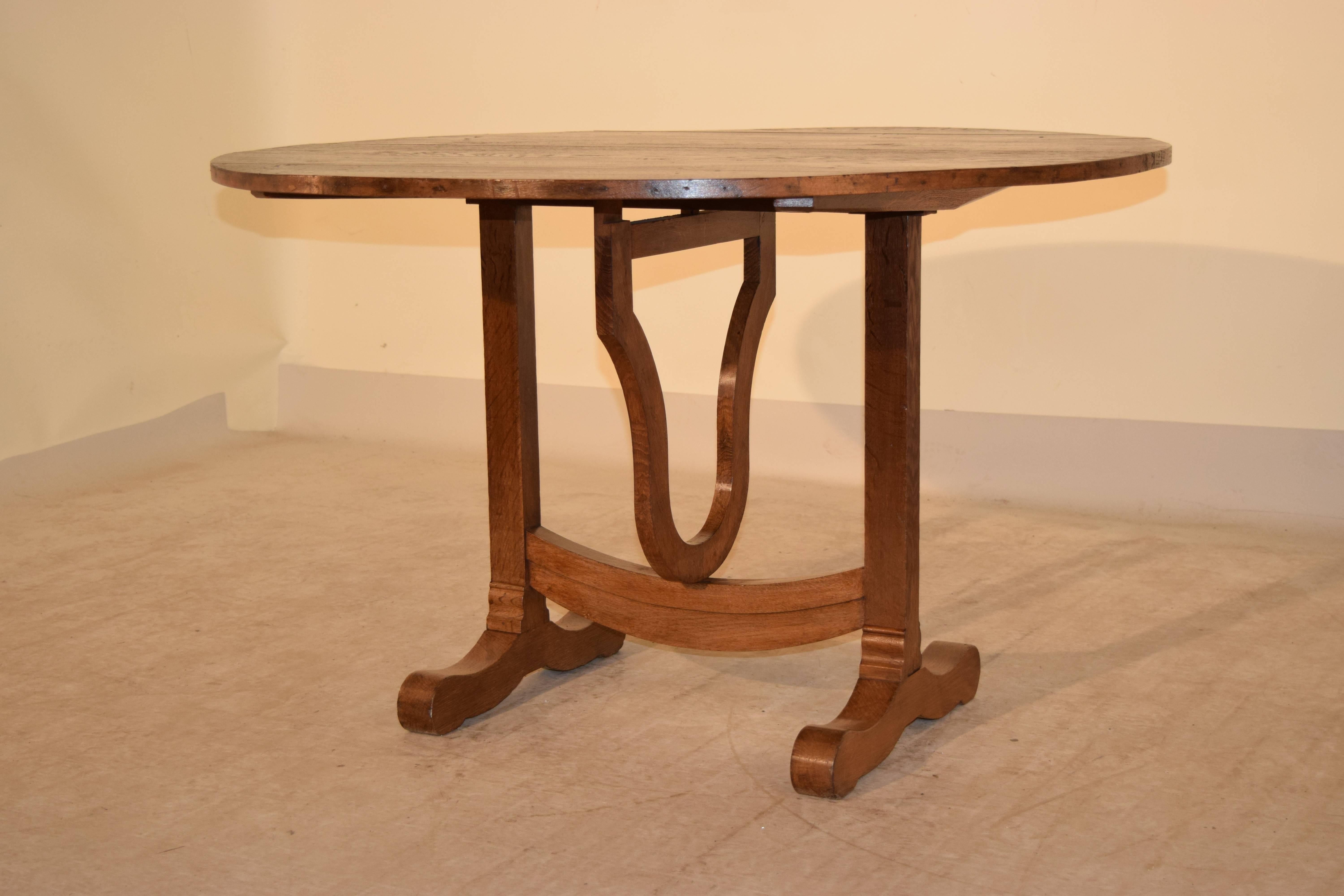 19th Century French Wine Table in Oak In Excellent Condition In High Point, NC