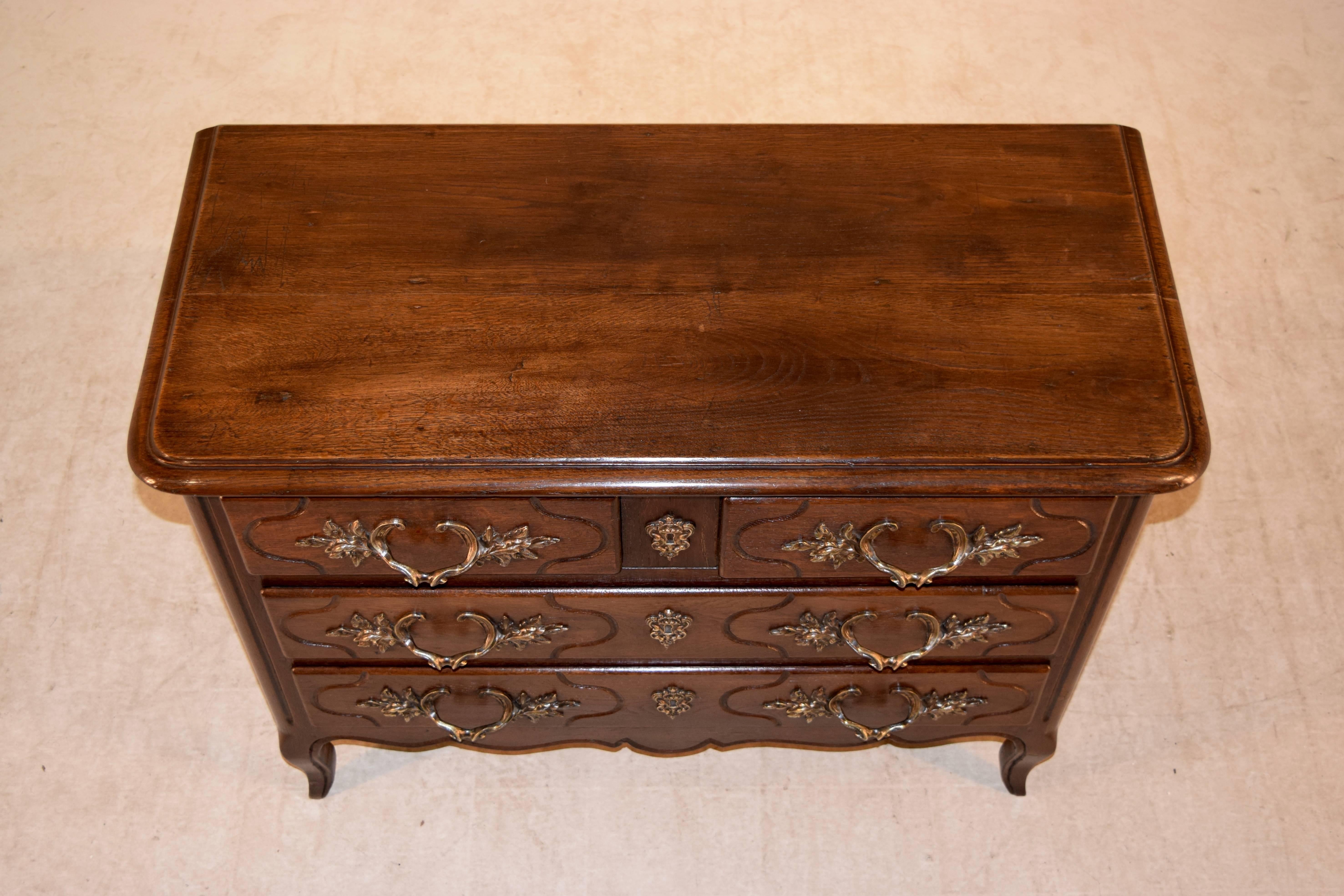 Early 20th Century French Louis XV Style Commode, circa 1900