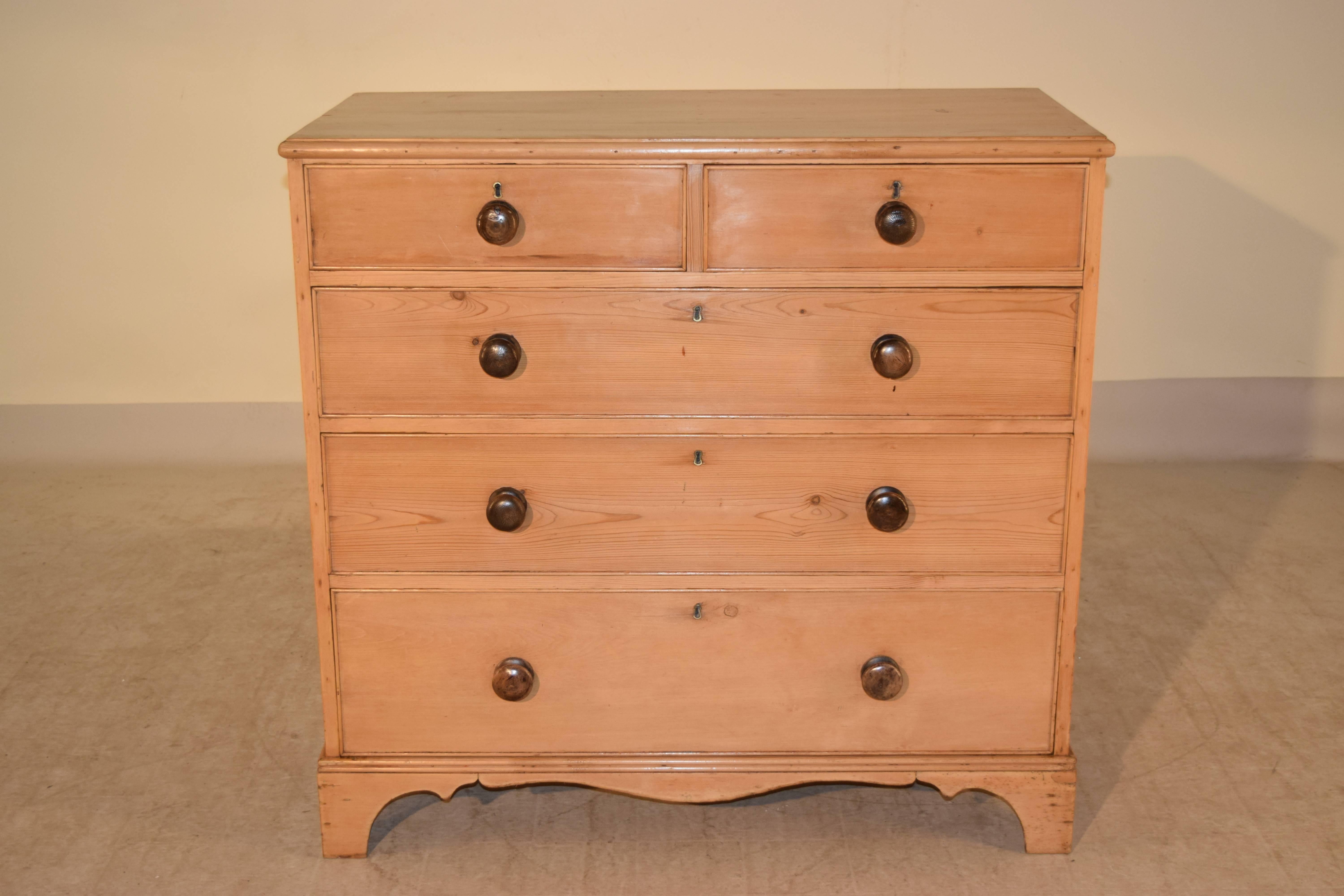 George III Pine Chest of Drawers, circa 1810 In Good Condition In High Point, NC