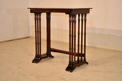 Set di tre tavolini impilabili in mogano in stile edoardiano, intorno al 1920