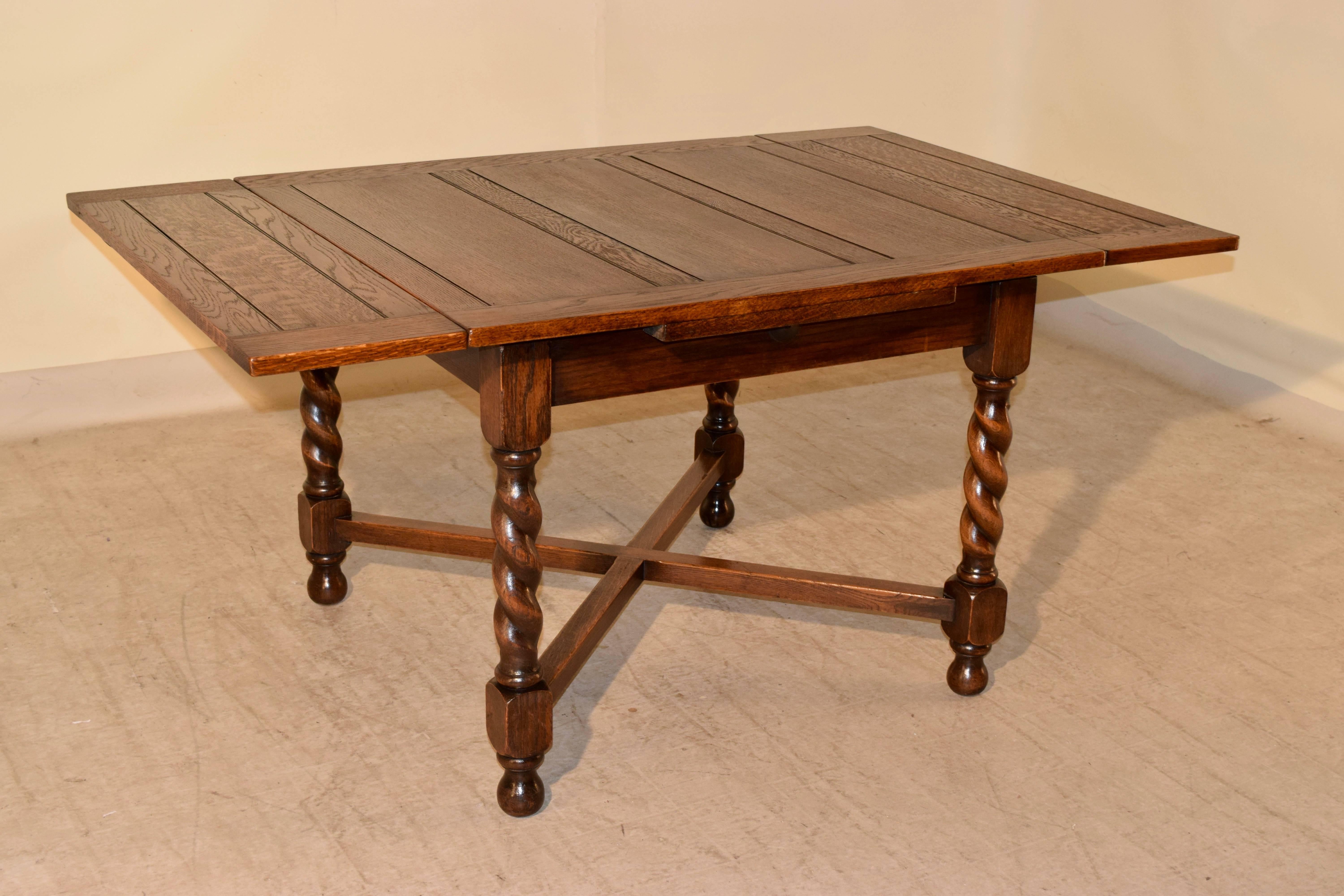 19th Century English Oak Drawleaf Table In Excellent Condition In High Point, NC