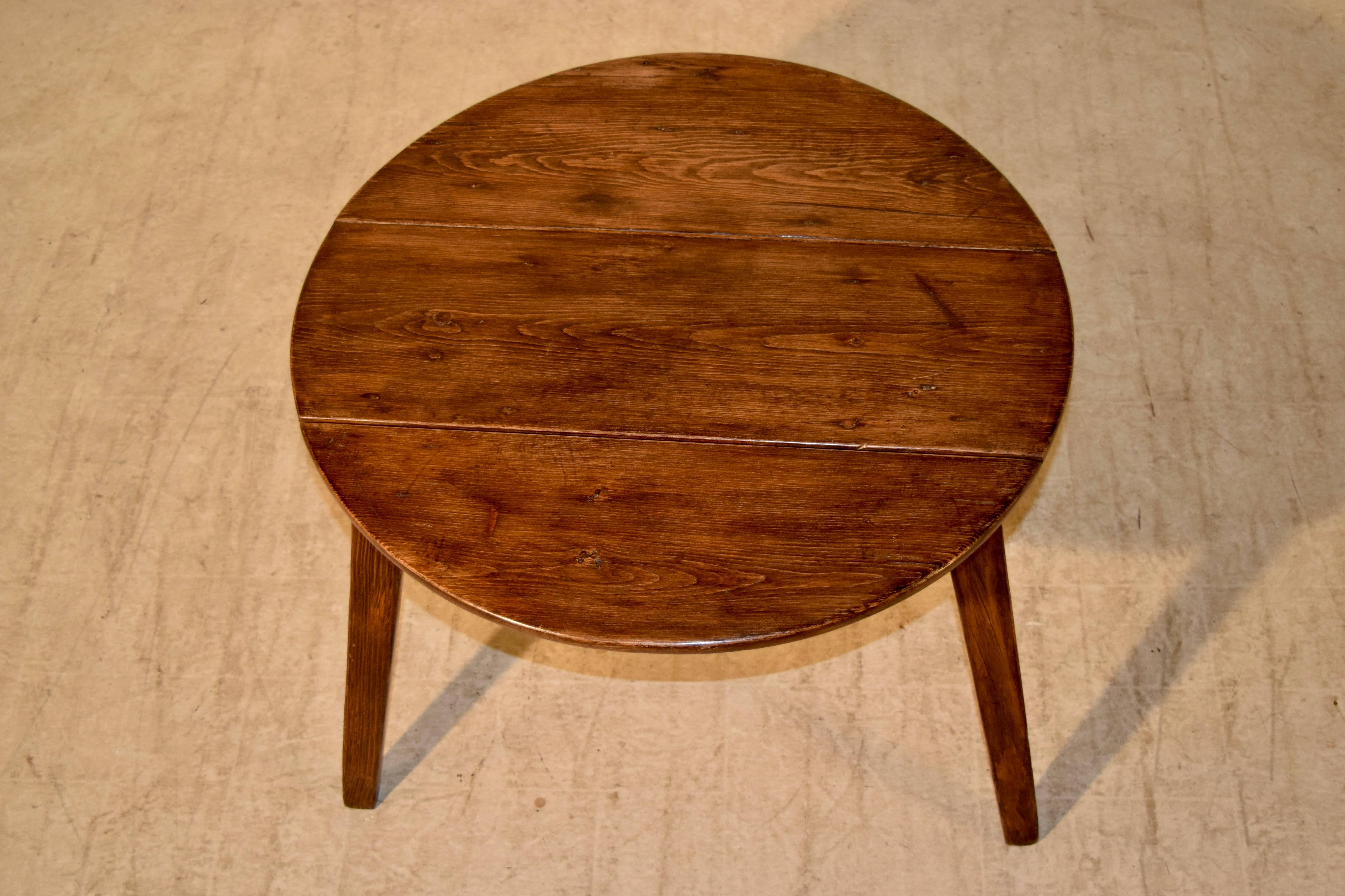 English Early 19th Century Drop-Leaf Cricket Table
