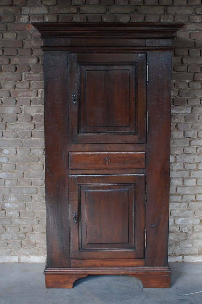 20th century oakwood cabinet with two doors and one drawer.
Originates Germany, dating circa 1920.