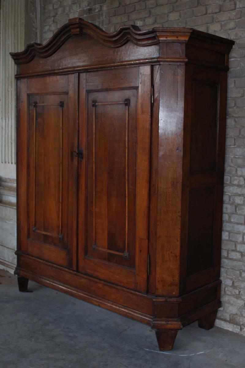 19th century cabinet made from oakwood.
Shelves are old but not original.
Originates Germany, dating circa 1820.