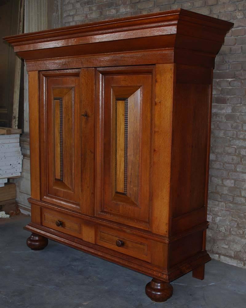 19th c. cabinet made from oakwood.
This cabinet has 2 doors and 1 drawer.
Originates Netherlands, dating app. 1850