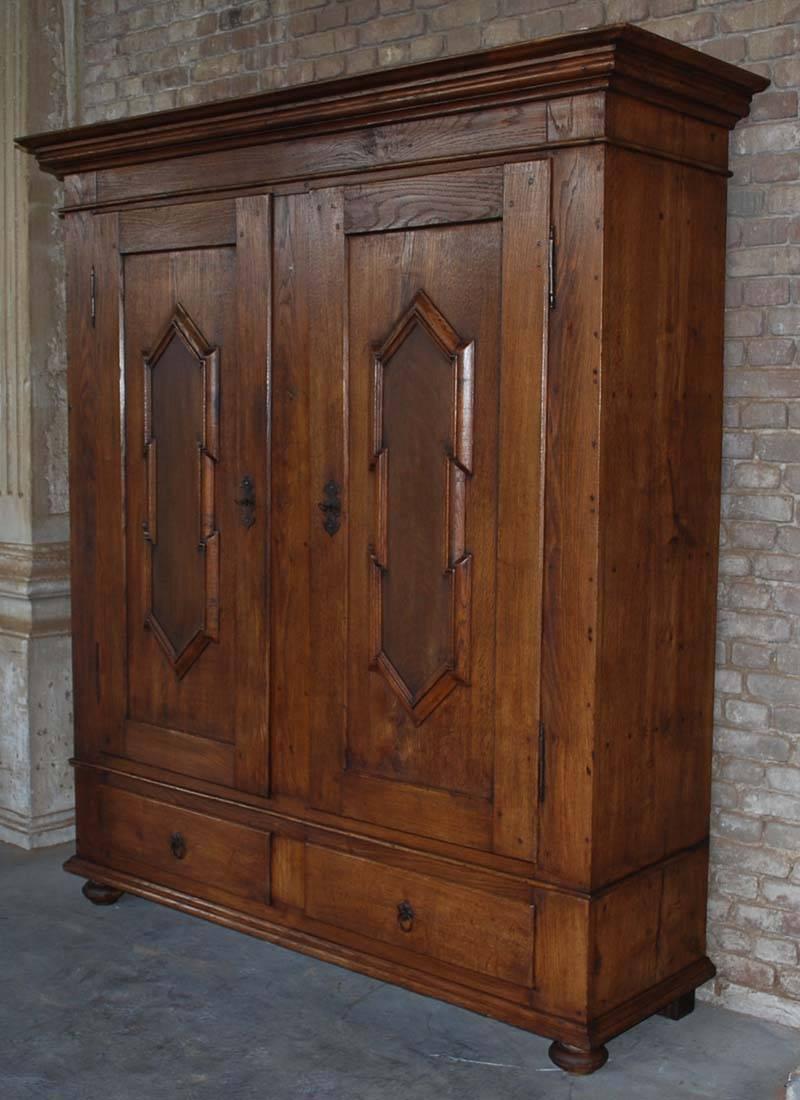 19th century cabinet made from oakwood.
This cabinet has two doors and two drawers.
Originates Germany, dating circa 1850.