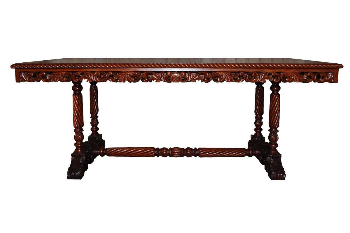 20th Century Neo Renaissance Italian Hand-Carved Table and Matching Sidetables In Good Condition In Casteren, NL