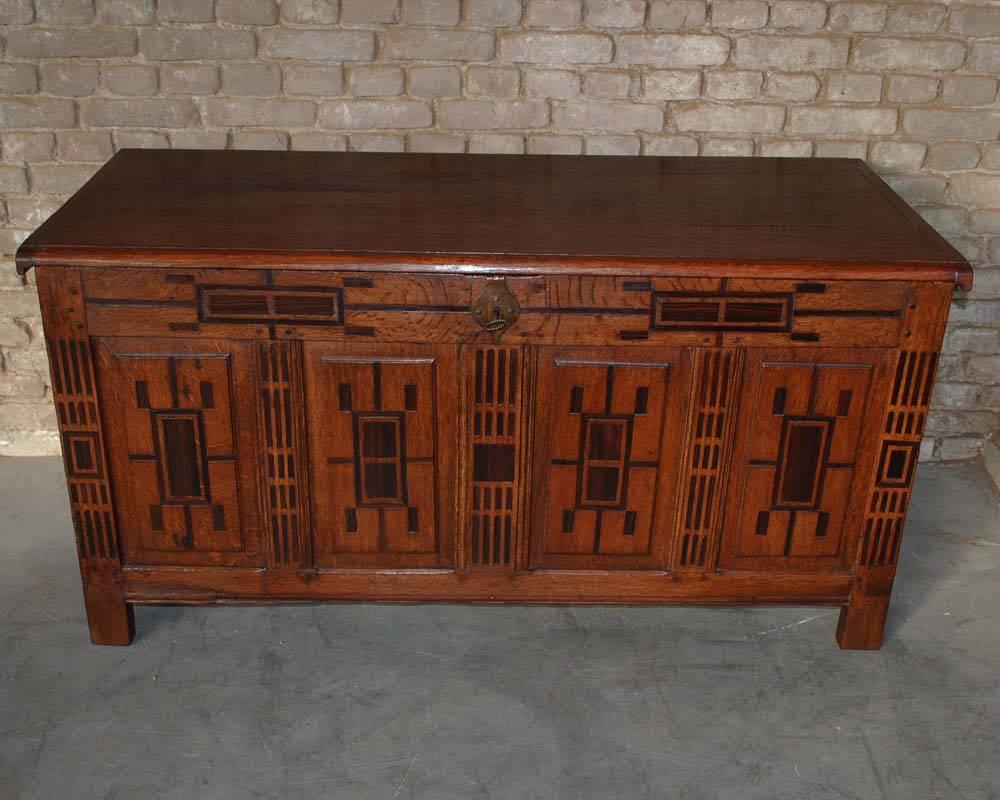 17th century oakwood chest witrh mahogany details.
Inside the chest are two smaller storage units and one secret hiding place.
Original lock and key.
The lid of the chest was made early 20th century (circa 1900)
Originates Netherlands, typical for