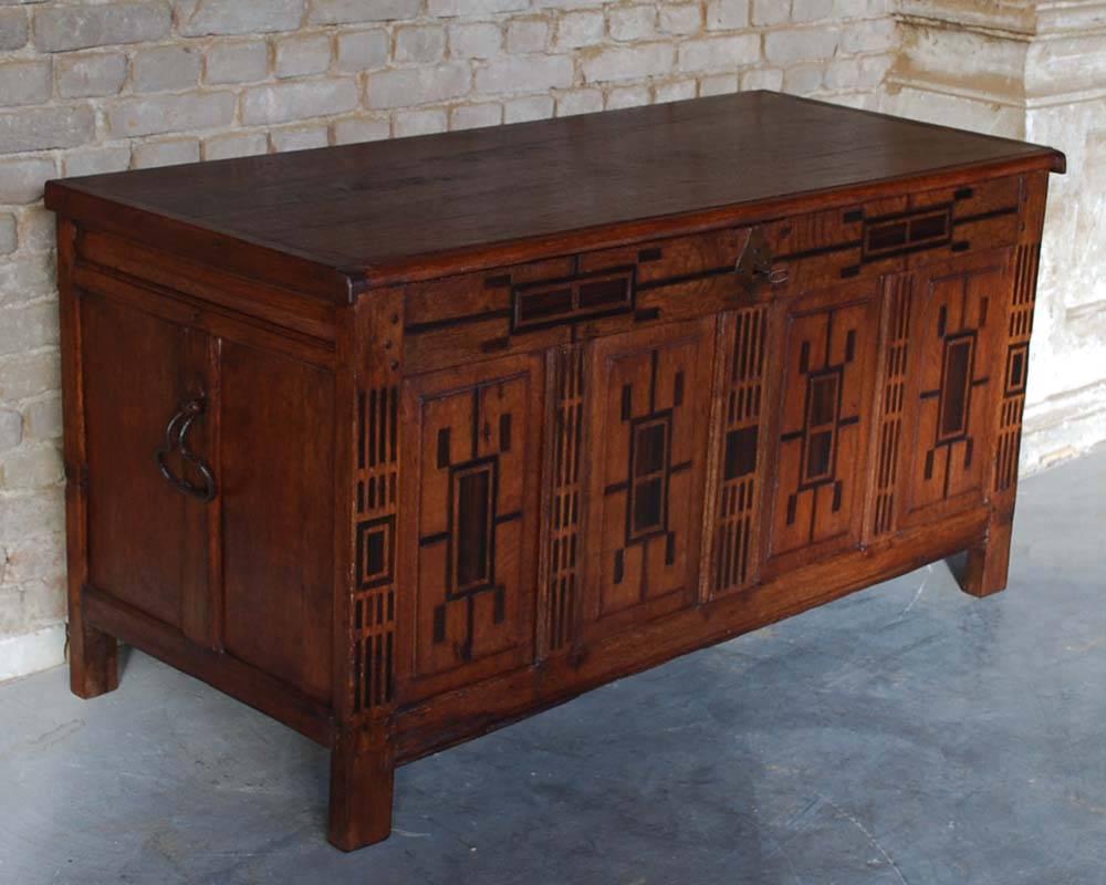 17th Century Dutch Oakwood Chest In Good Condition In Casteren, NL