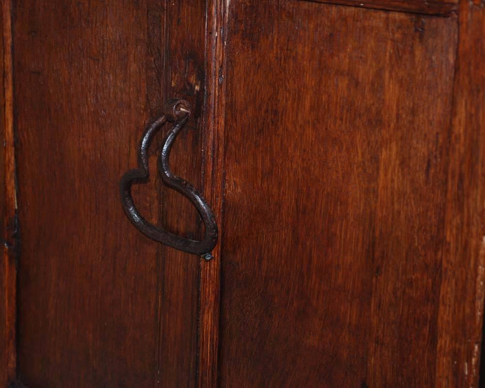 17th Century Dutch Oakwood Chest 4