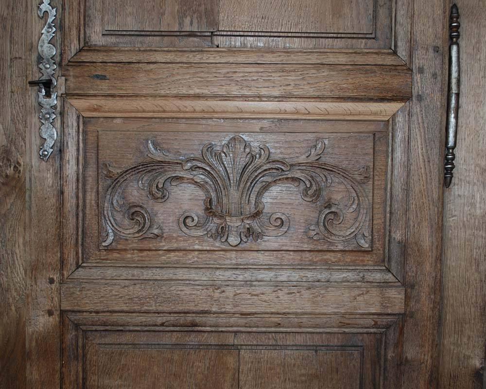 Early 19th Century French Wedding Cabinet or Armoire In Good Condition For Sale In Casteren, NL