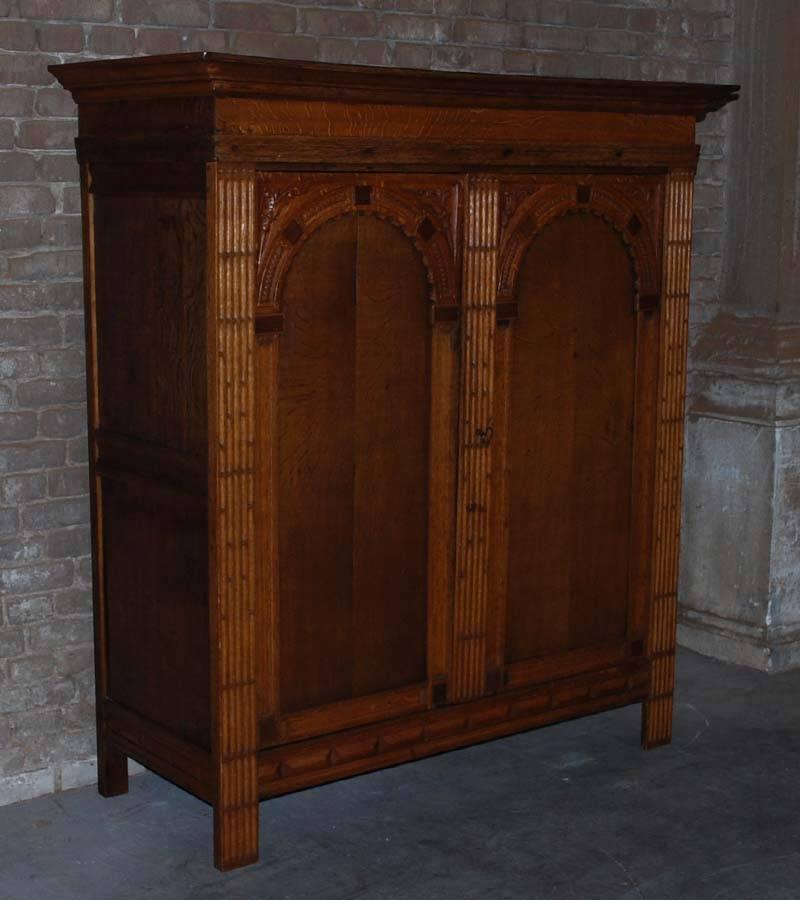 Stunning Dutch Renaissance cabinet.
Solid oakwood with rosewood inlay. Typical portal doors and panelled sides.
Original hardware. Warm light honey color.
Originates Netherlands, dating circa 1680.
 