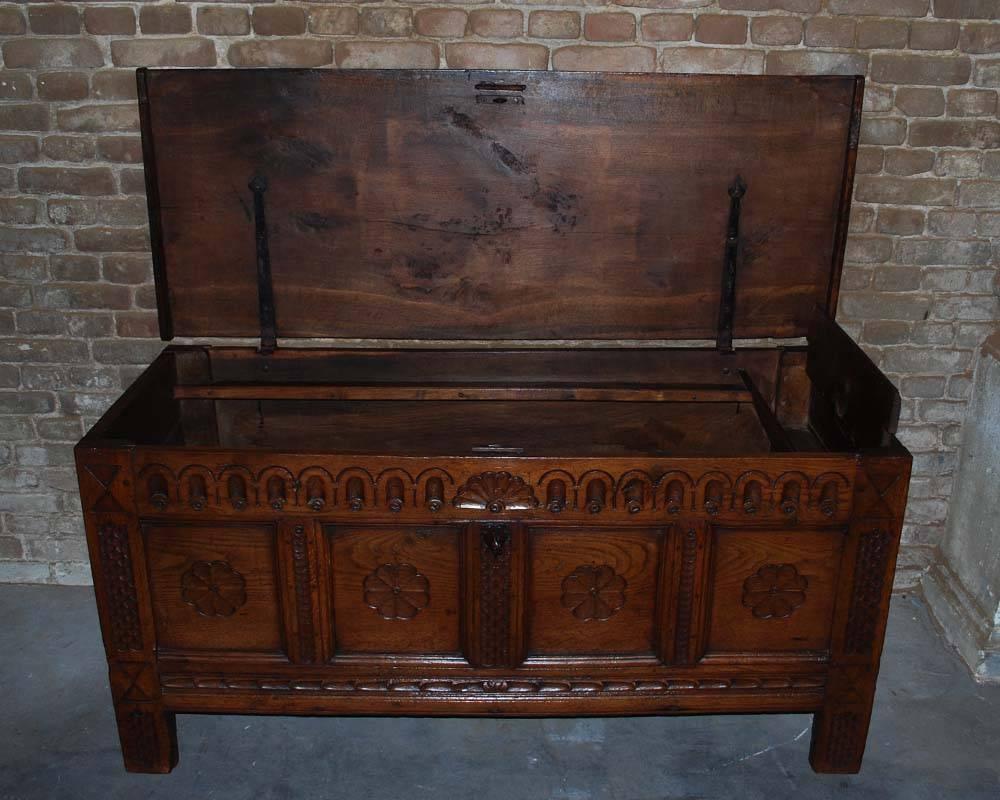 Néerlandais Commode néerlandaise du XVIIIe siècle en vente