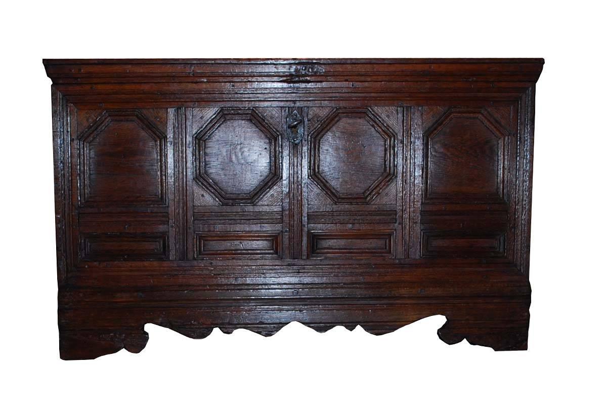18th century German chest made from oakwood.
This chest is hand-carved and has an extra, small storing unit on the inside.
Original wrought iron hardware.
Originates Netherlands, dating circa 1720.