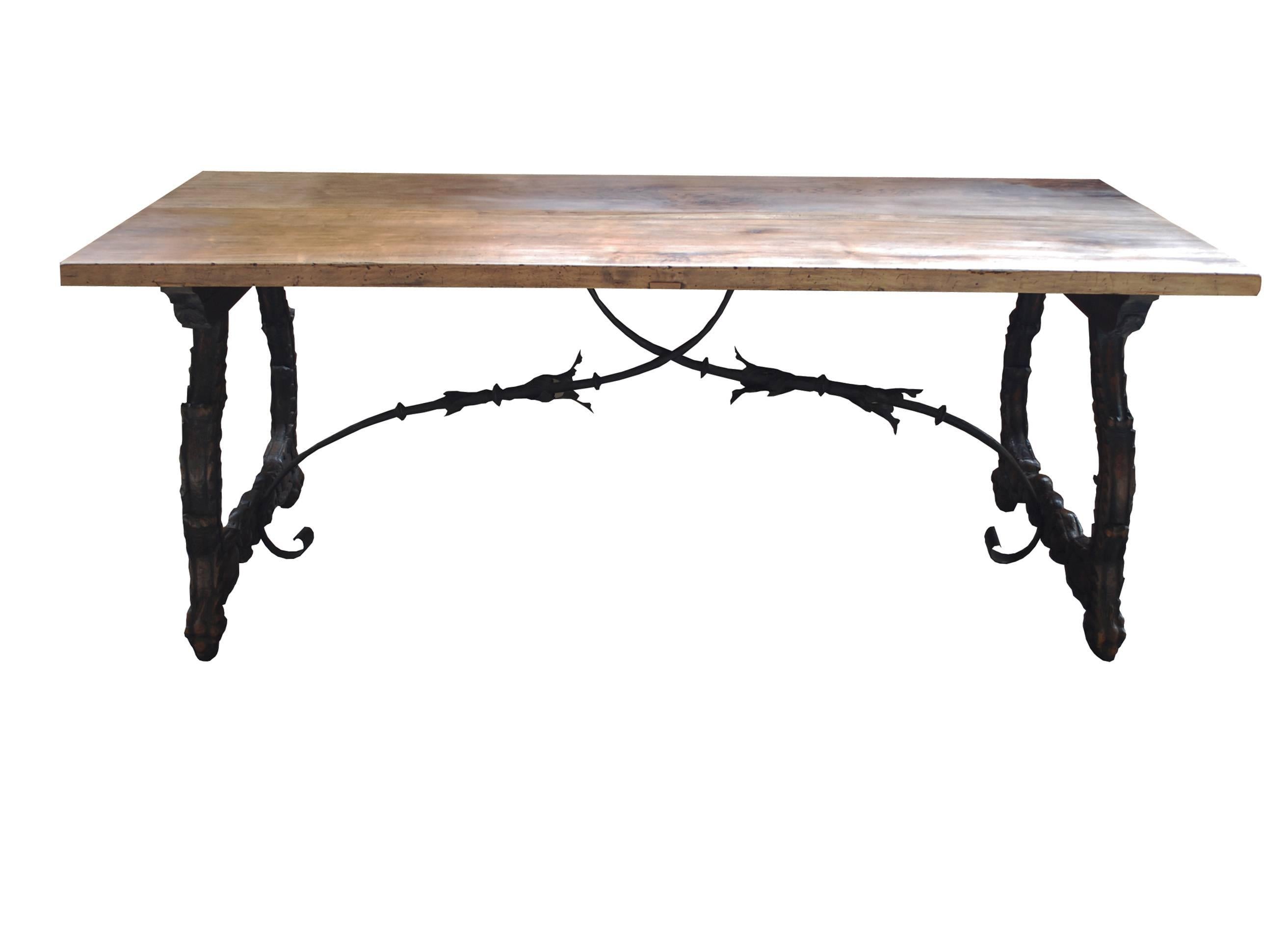 Spanischer Nussbaumholztisch aus dem 17. Jahrhundert (Kastanienholz) im Angebot