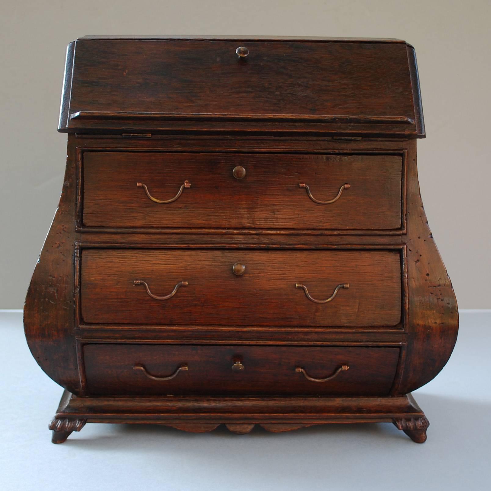 19th century miniature secretaire cabinet made from Oakwood.
Decorative object, can be used as jewelry/letter box.
Originates Netherlands, dating, circa 1800
