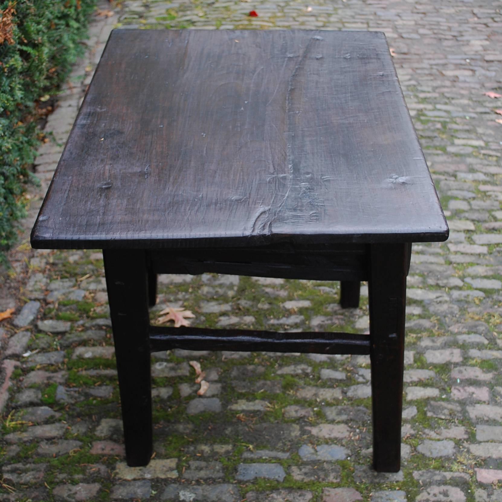 Early 19th Century Primitive Chestnut Wood Low Table In Excellent Condition In Casteren, NL