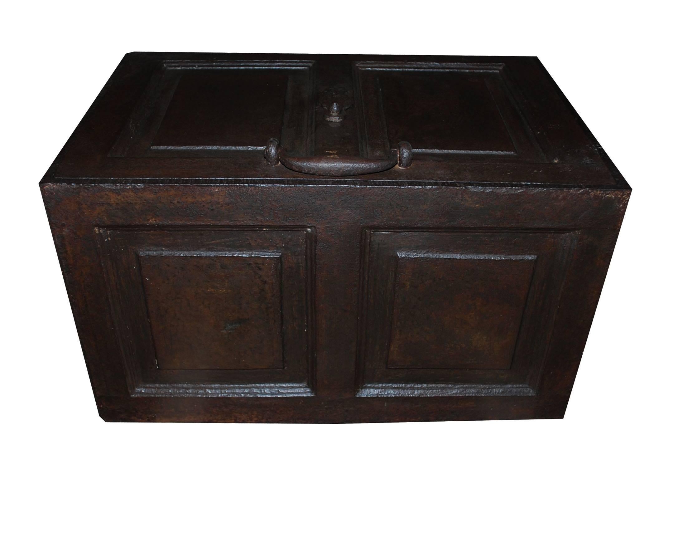 19th century cast iron strong box or safe with brass key.
Very heavy.
Originates Holland, dating approximately 1850.
(Shipping costs on request, depends on destination).