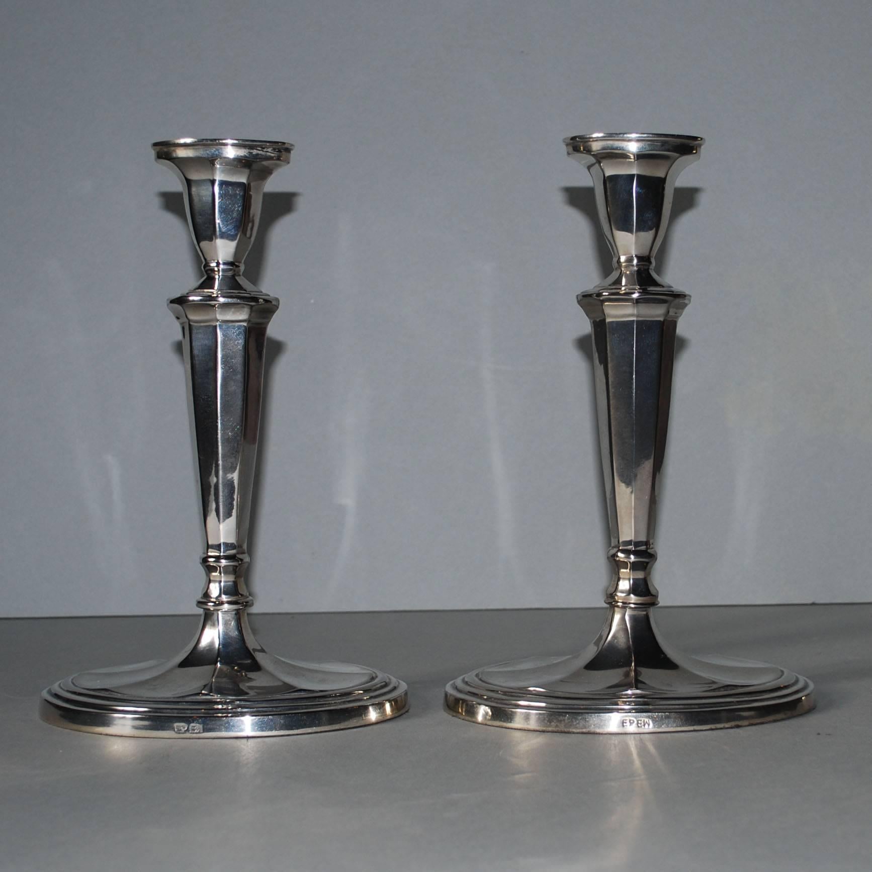 Pair of 20th century silver plated candlesticks.
Originates England, dating circa 1920.
(Shipping costs on request, depends on destination).
