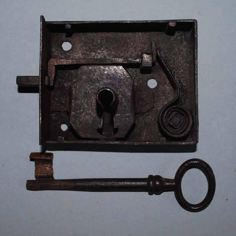 Lot of 18th Century and 19th Century Wrought Iron Locks In Good Condition In Casteren, NL