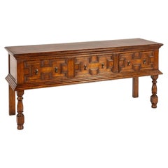 Mesa consola de roble de estilo neojacobino inglés con cajones geométricos, hacia 1900