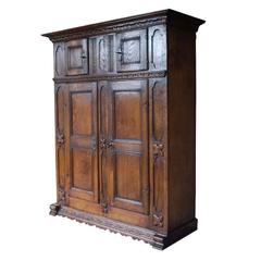 Early 18th Century Hand-Carved Oakwood Cabinet