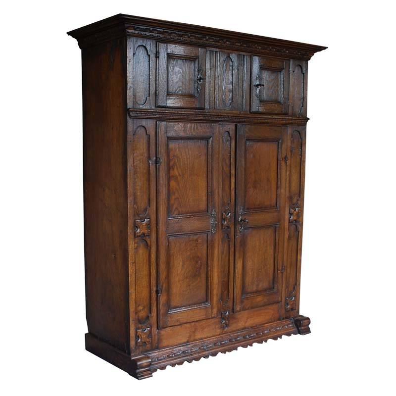 German Early 18th Century Hand-Carved Oakwood Cabinet For Sale