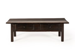 Table basse espagnole ancienne étroite en noyer massif, avec deux tiroirs, vers 1800