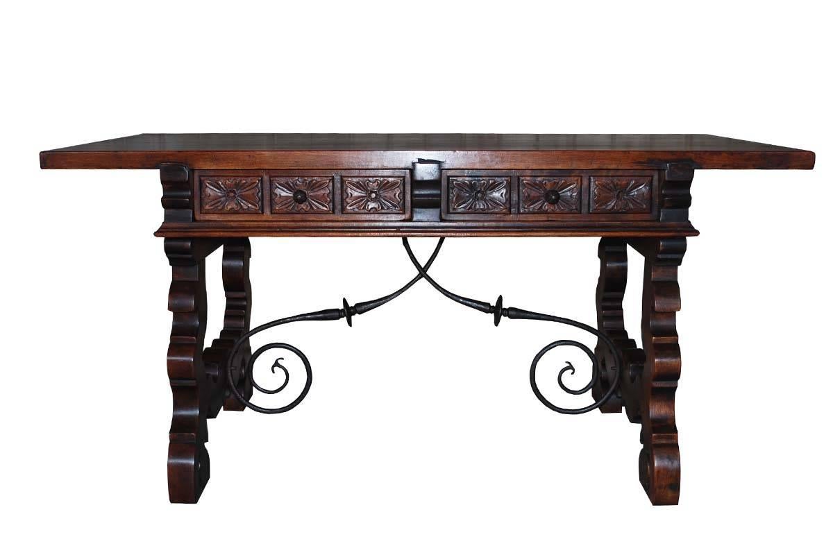 Spanish writing desk or table made from chestnut wood.
Both sides are identical with each two drawers.
Originates Spain, dating approximately 1880.