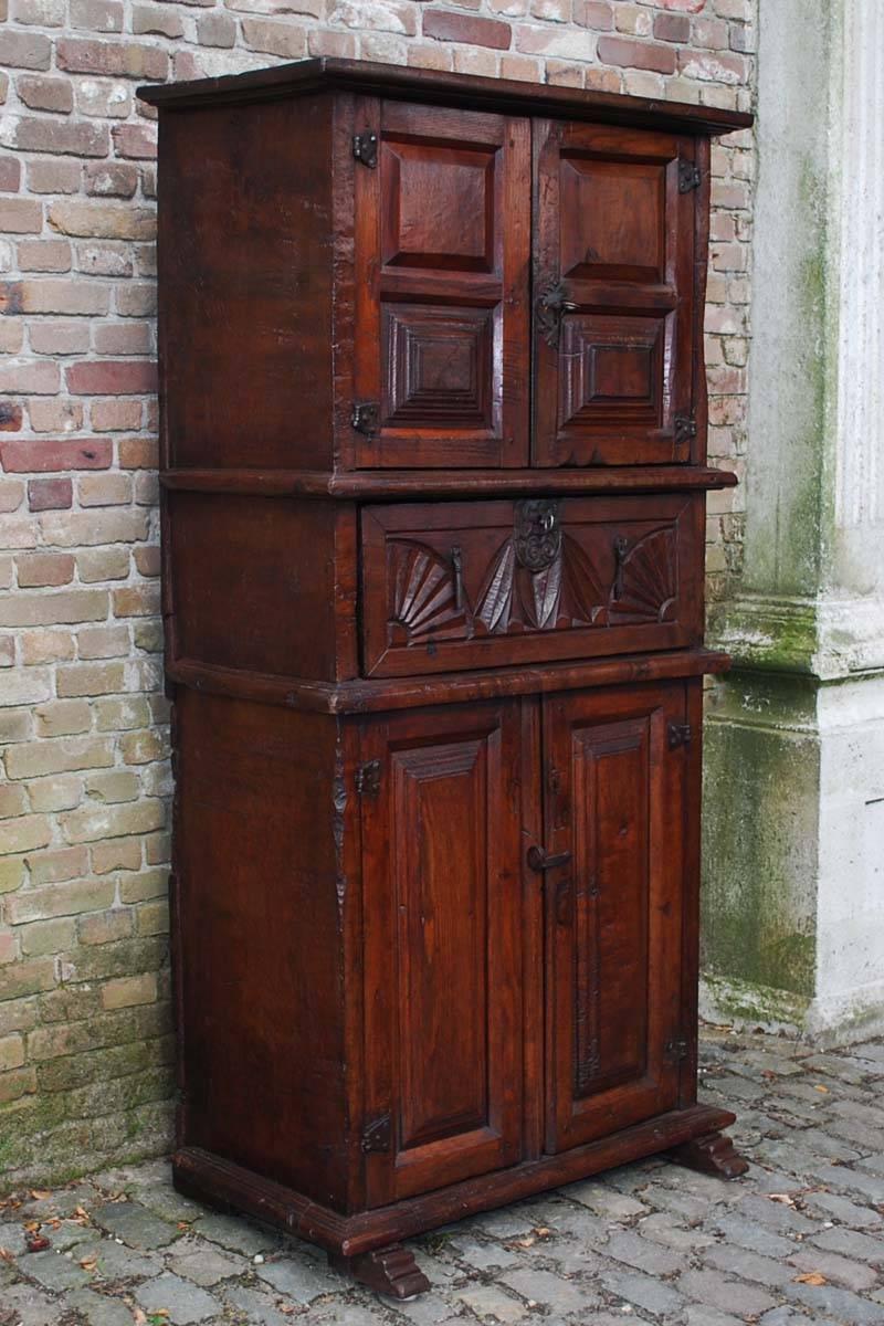 19th century rustic chestnut wood cabinet handcrafted in Spain.
This cabinet has four doors and one drawer.
Originates Spain, circa 1800.