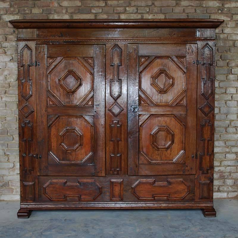 18th century cabinet made from oakwood.
Interior shelves are old but not original.
Originates Germany, dating circa 1750.