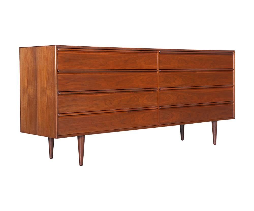 Manufacturer: Westnofa.
Period/Style: Mid-Century Modern.
Country: Norway.
Date: 1960s.

Dimensions: 31.75