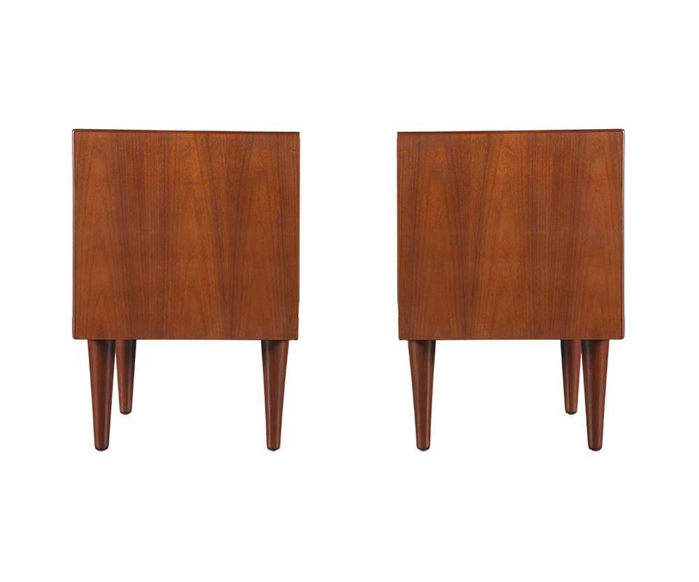 Mid-Century Modern Nightstands by Westnofa In Excellent Condition In Los Angeles, CA