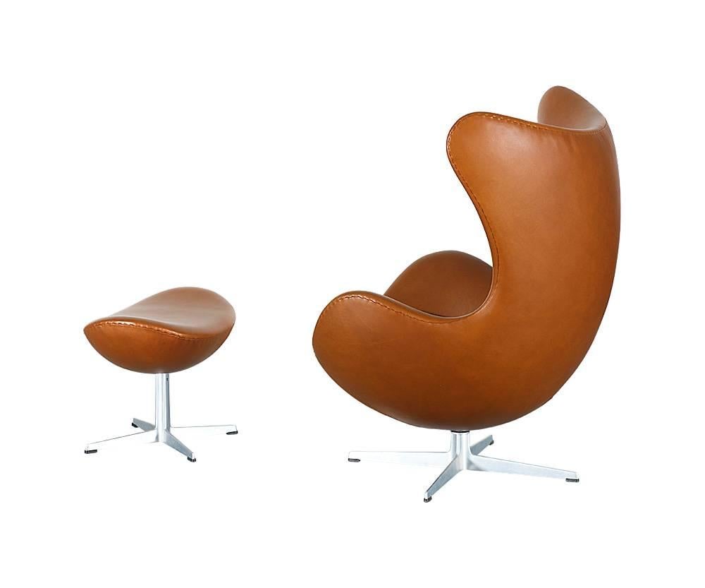 Designer: Arne Jacobsen.
Manufacturer: Fritz Hansen.
Period or style: Danish Modern.
Country: Denmark.
Date: 1958.

Dimensions: 42 H x 33 W x 32 D.
Materials: New cognac leather, aluminum.
Condition: Excellent – newly reupholstered.
Number