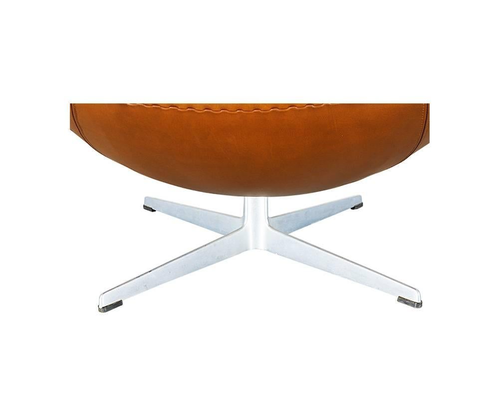Mid-20th Century Arne Jacobsen Leather “Egg” Chair with Ottoman for Fritz Hansen