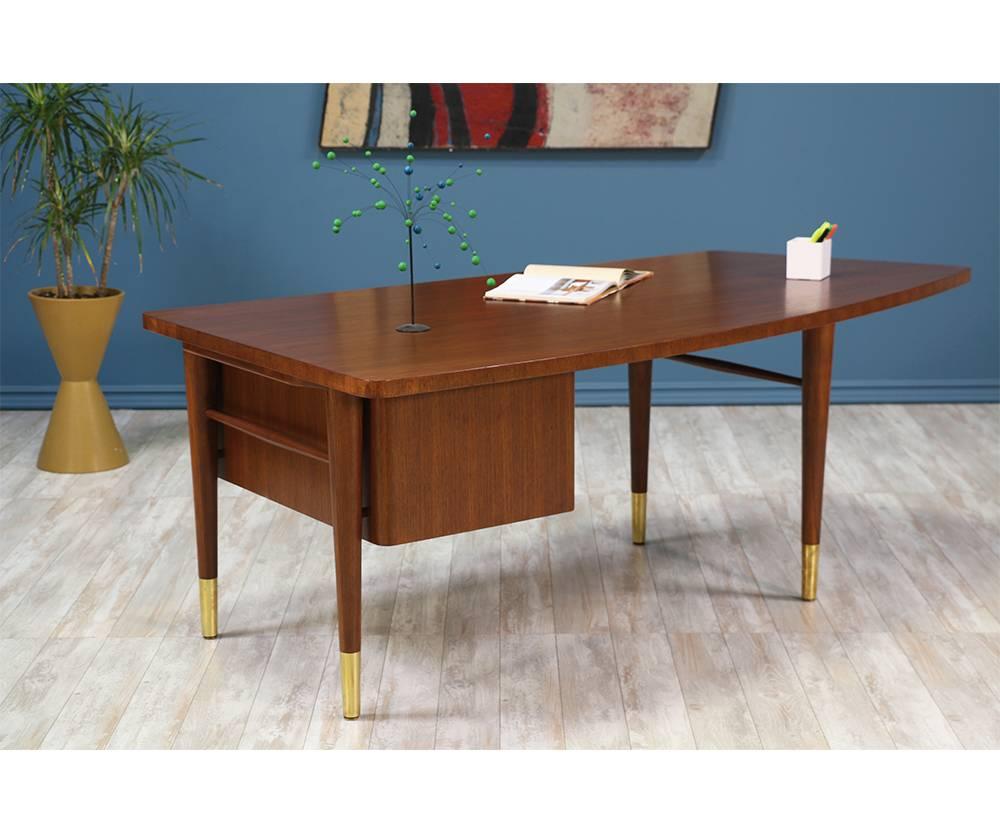 Midcentury Executive Desk by Stow and Davis 1