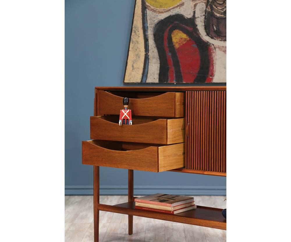 Barney Flagg “Parallel” Tambour Door Credenza for Drexel In Excellent Condition In Los Angeles, CA