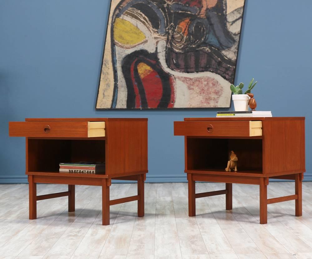 Folke Ohlsson Teak Nightstands for DUX In Excellent Condition In Los Angeles, CA