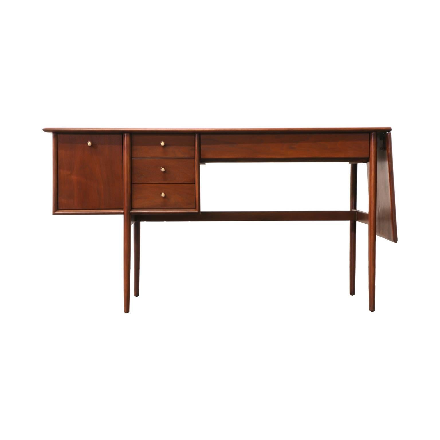 Designer: Barney Flagg
Manufacturer: Drexel “Parallel”
Period/Style: Mid Century Modern
Country: United States
Date: 1950’s

Dimensions: 29″ H x 71″L x 26.5″W
Materials: Walnut, Brass
Condition: Excellent – Newly Refinished
Number of Items: