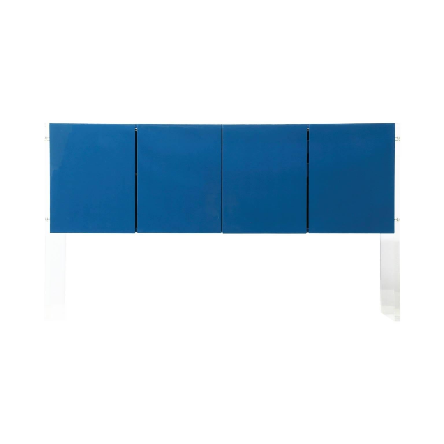 Designer: Milo Baughman.
Manufacturer: Thayer Coggin.
Period/Style: Mid-Century Modern.
Country: United States.
Date: 1970s.

Dimensions: 37″ H x 64.5″ L x 16″ W.
Materials: Lacquered wood, Lucite.
Condition: Excellent, newly